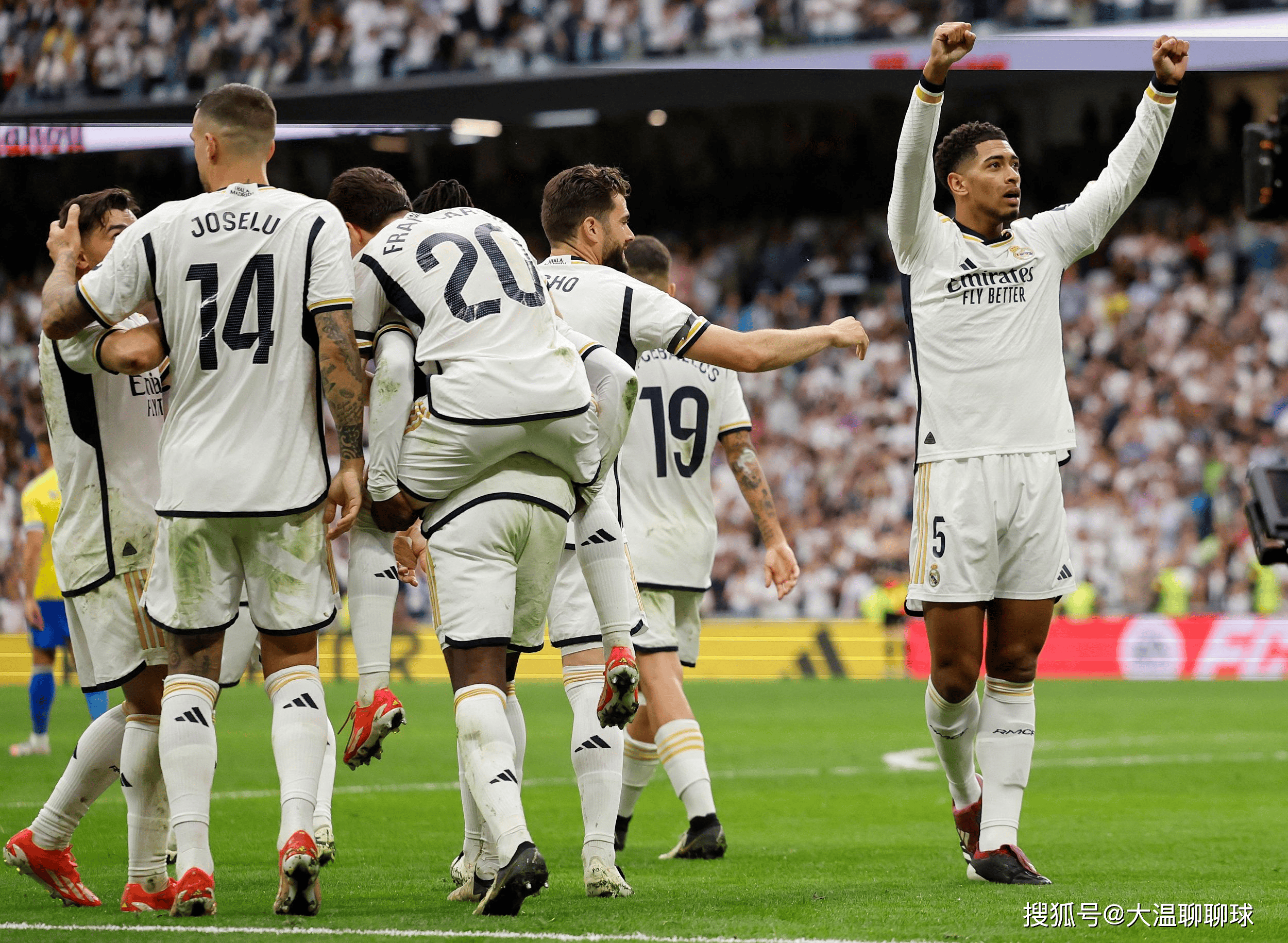 包含皇马主场皇家社会变阵难挡自由之名争夺冠军的词条