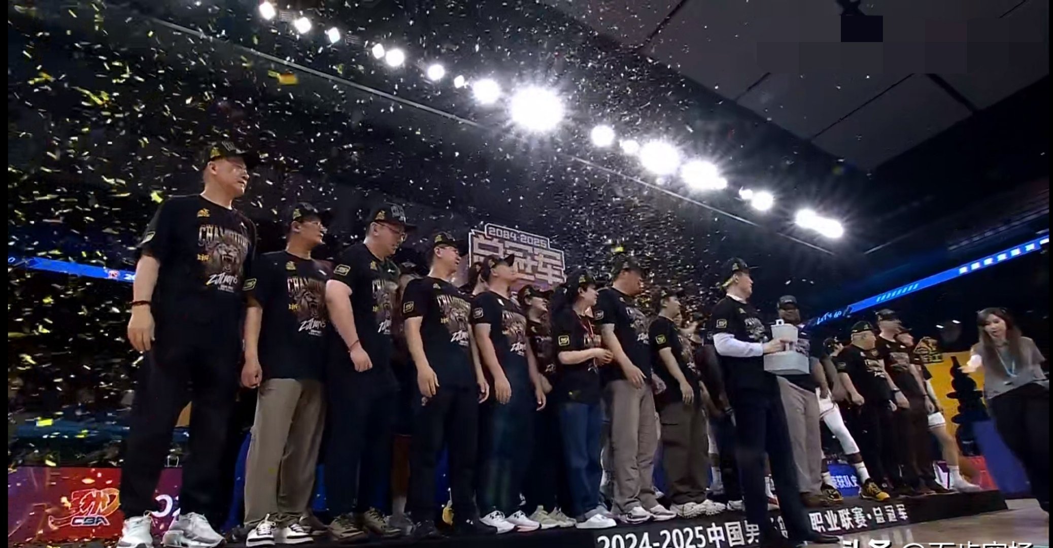 杏彩体育平台-包含硝烟弥漫的赛场，各路球队齐聚一堂的词条