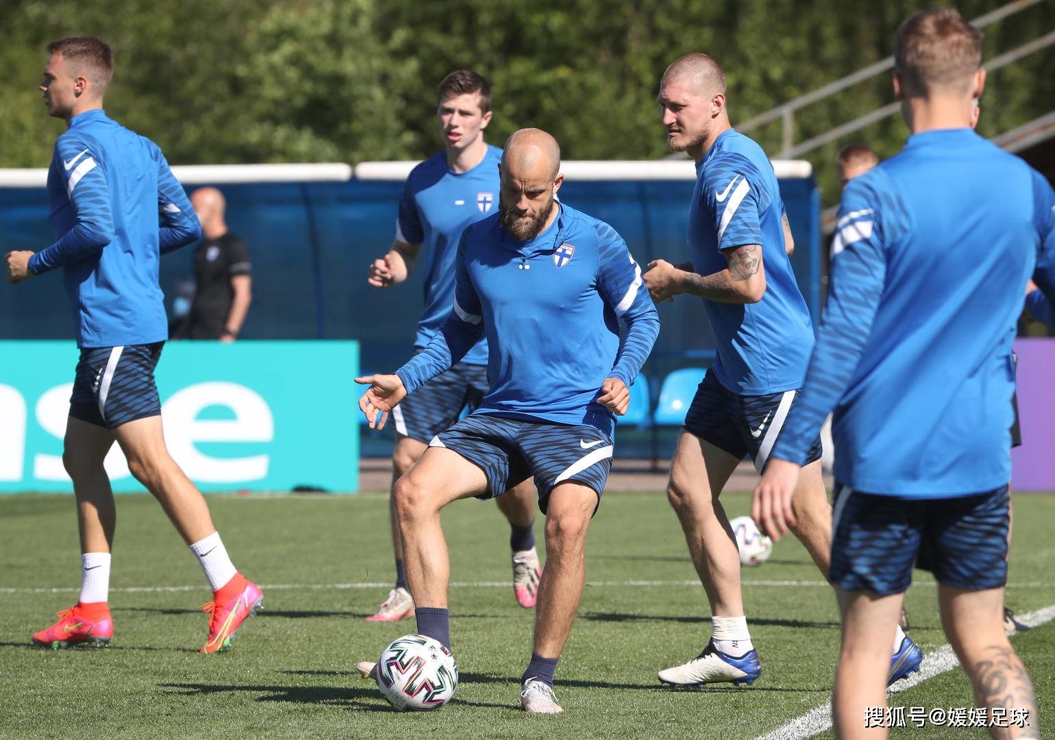 波兰足球明星在国际锦标赛中实现突破