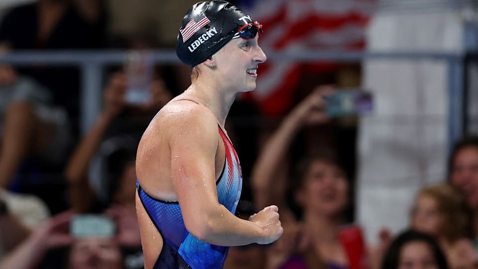 美国游泳冠军正在刷新世界纪录 美国游泳冠军正在刷新世界纪录