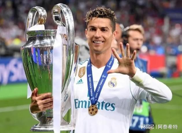 C罗喜获金球奖,创新纪录再次登上足坛巅峰的简单介绍 C罗喜获金球奖,创新纪录再次登上足坛巅峰的简单介绍