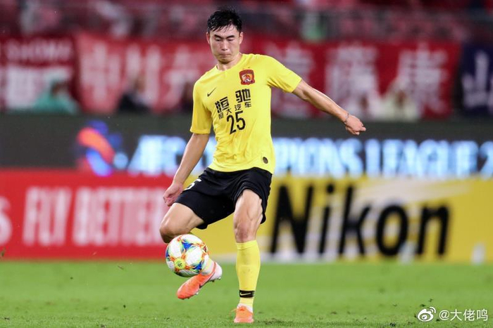 广州恒大队员冲刺胜利,晋级半决赛 广州恒大队员冲刺胜利,晋级半决赛