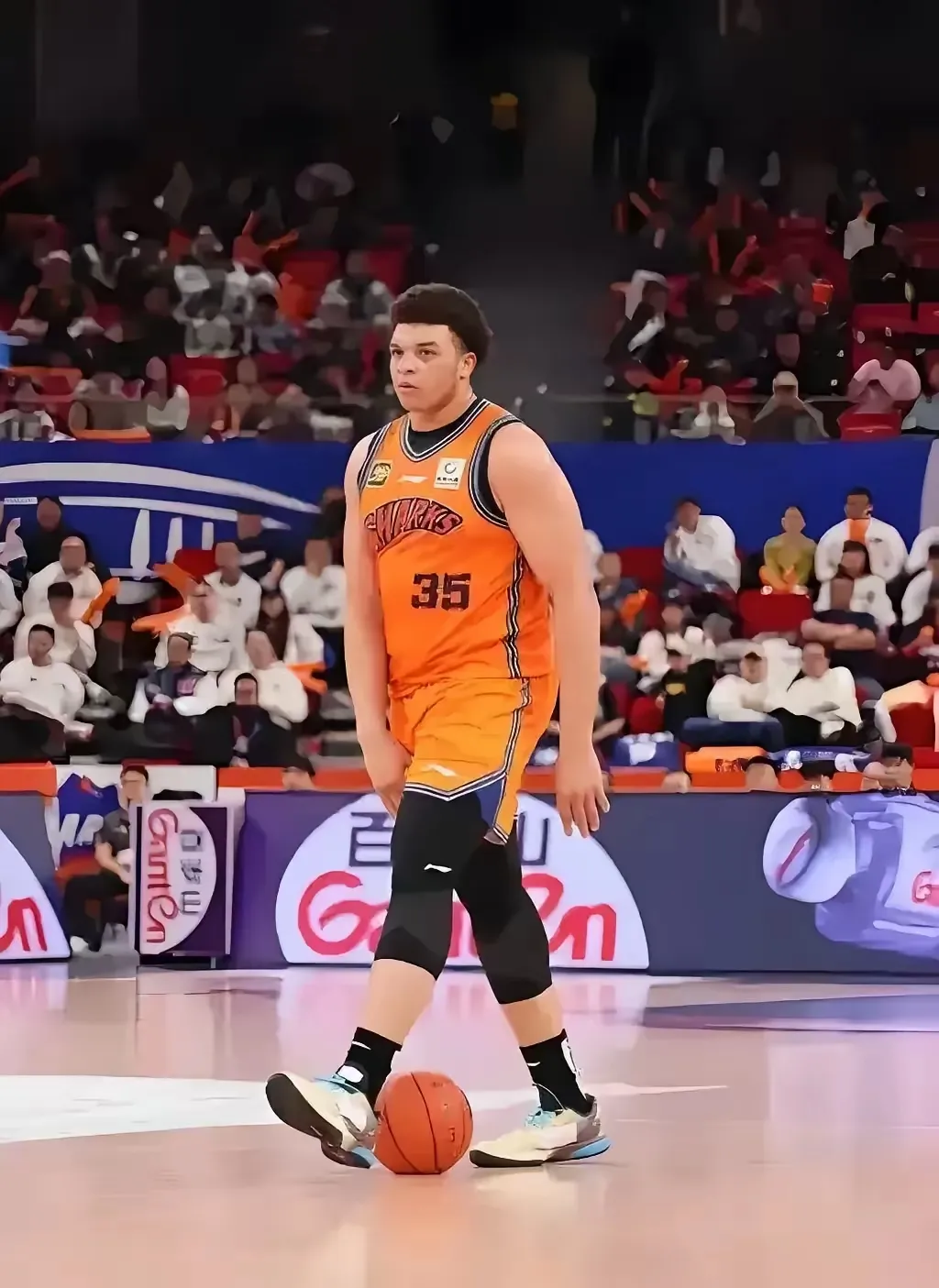 杏彩体育网页版入口-人队核心球员复出重返赛场，士气高涨