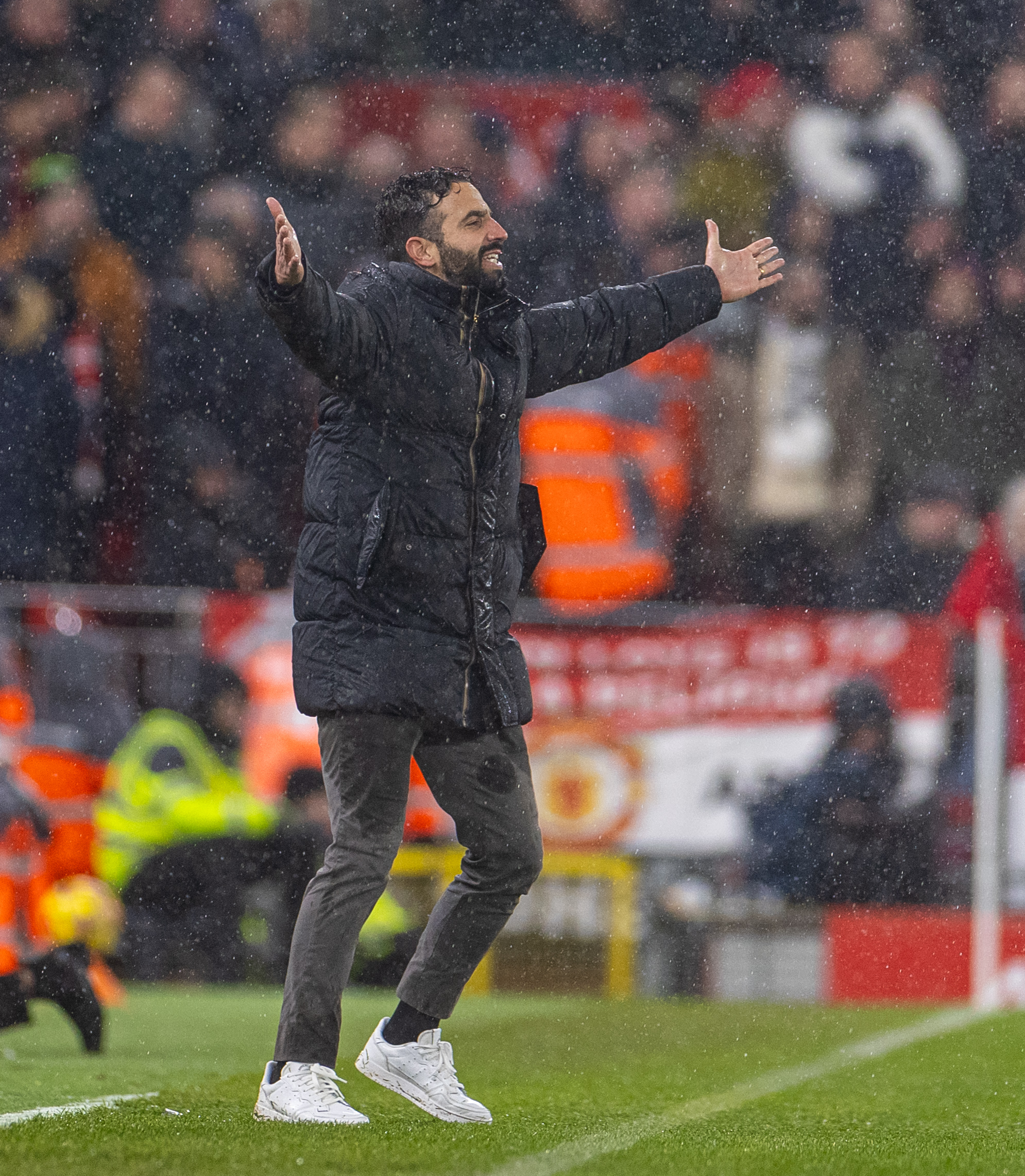 杏彩体育登录-利物浦客场失利，保持领先地位将面临考验